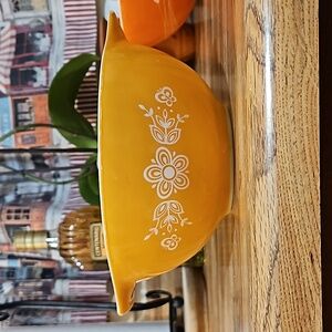 Pyrex Cinderella Bowl "Butterfly Gold"
